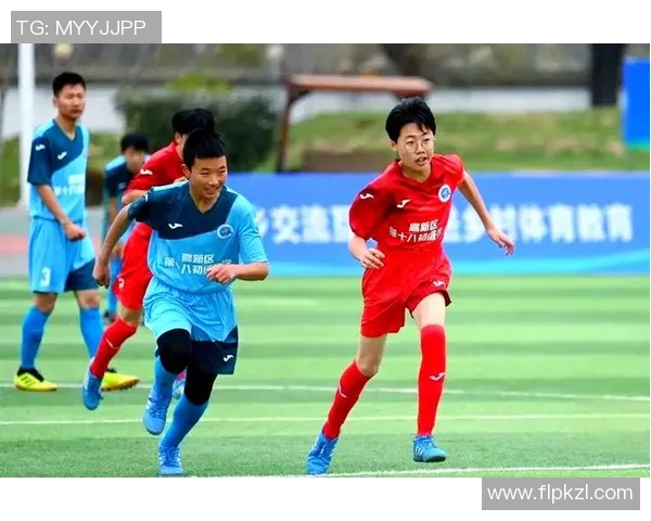 以足球星精神为引领激励青少年拼搏奋进凝聚团队力量共创辉煌