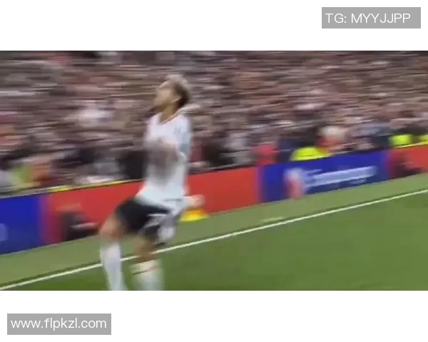 足球巨星跨界音乐创作揭秘：从绿茵场到音符世界的激情碰撞